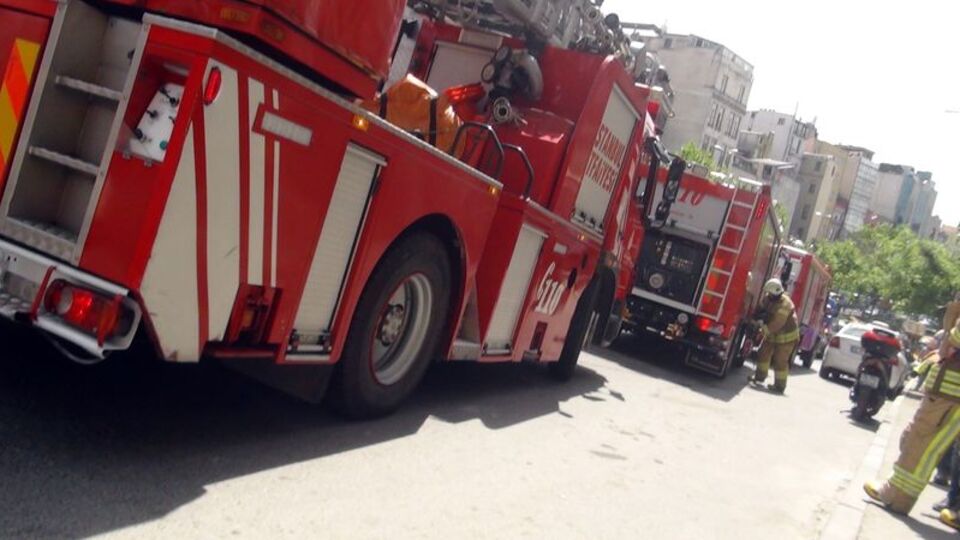 Yer: Taksim...Polis itfaiyeye ceza kesti!