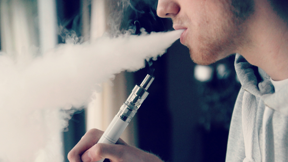 Korkunç olay! Elektronik sigara elinde patladı