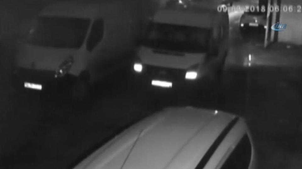 Bir minibüsten diğerine geçtiler! 10 dakika sürdü