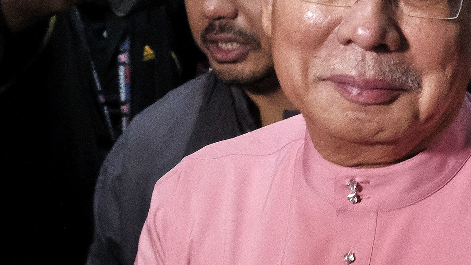 İktidarı kaybeden başbakanın evine ve iş yerlerine polis baskını!