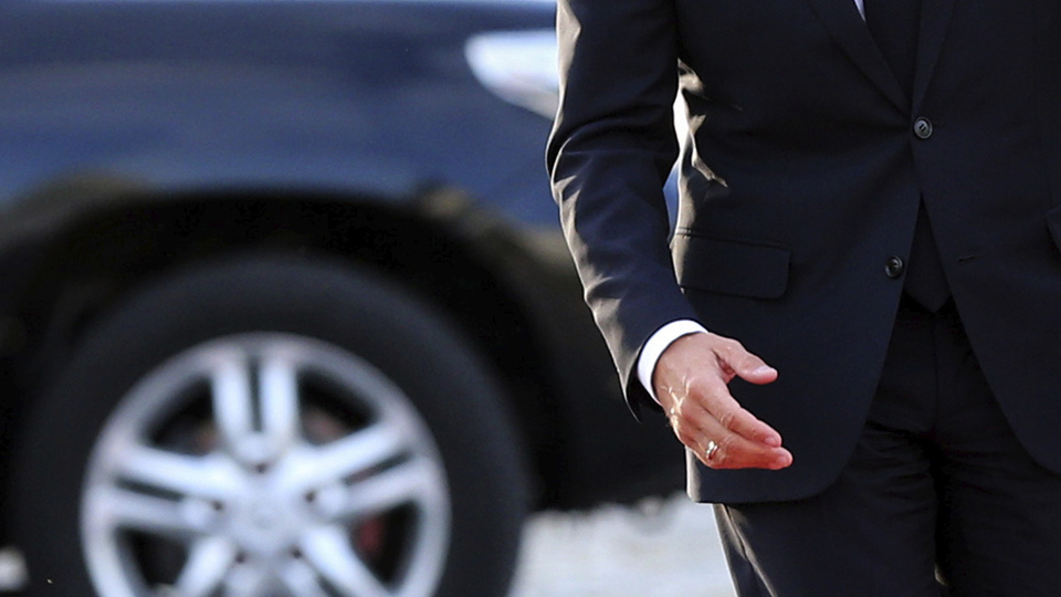 Macron: İran ile çalışan şirketlerimizi ABD'den koruyacağız