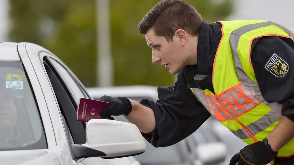 Avusturya'nın referandumda oy kullanan Türkiye kökenlileri vatandaşlıktan çıkarıp sınır dışı ettiği doğru mu?