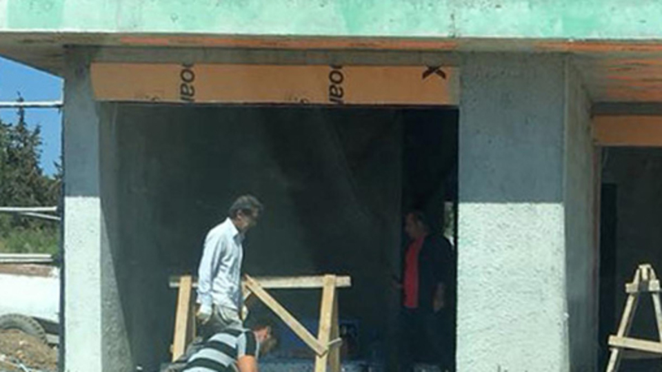 Yıkım kararı verilmesine rağmen durmuyorlar!