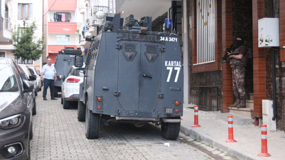 İstanbul'da helikopter destekli şafak operasyonu