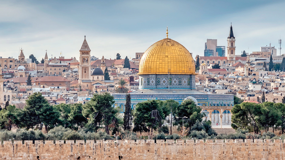 Karamsar olma! İman daima umuttur sana...