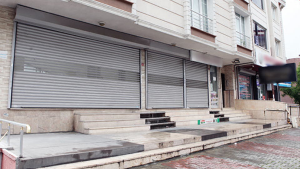 O hastaneyle birlikte esnaf da yandı