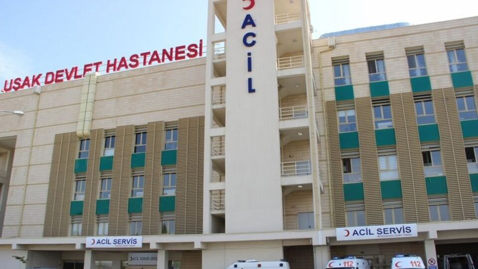 Uşak'ta servis minibüsü devrildi! Çok sayıda yaralı var