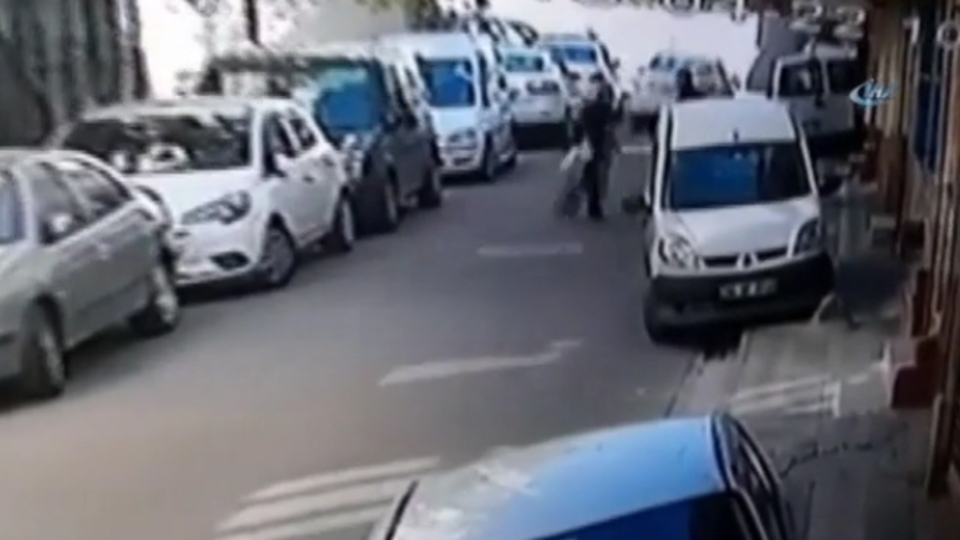 Eşini taciz eden adamla yolda karşılaştı, sonrası korkunç!