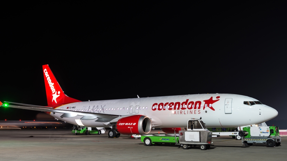 Türkiye'nin ilk Boeing 737 MAX 8'i Antalya'ya indi