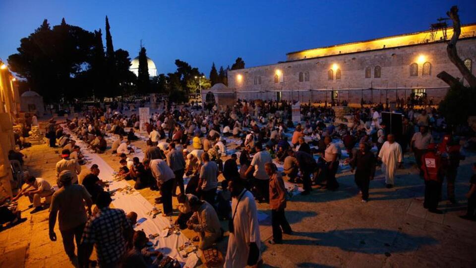 Türk Kızılayı'ndan Mescid-i Aksa'da iftar