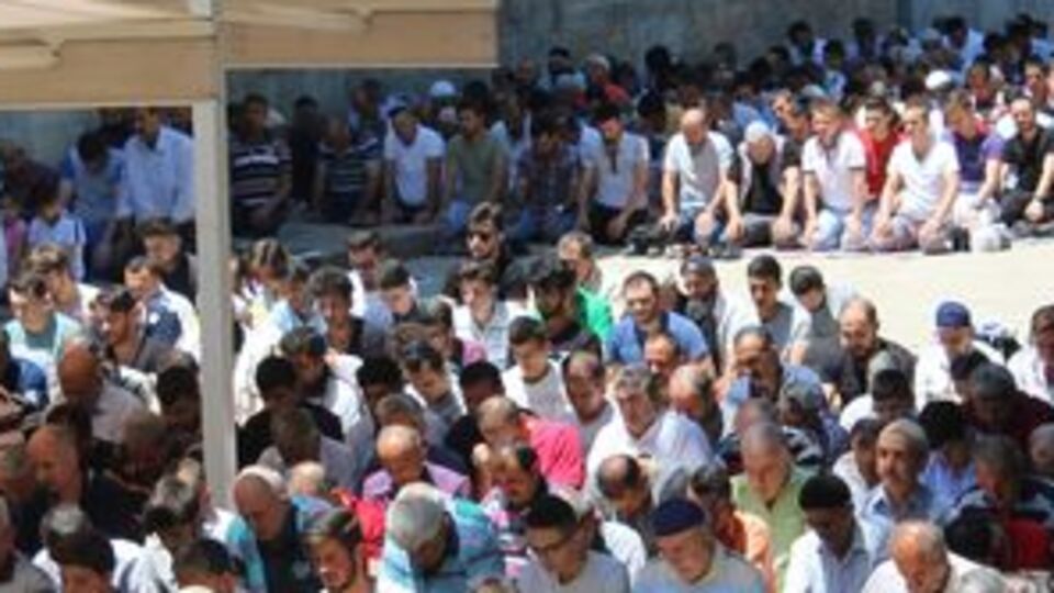 Bursa'da cuma namazı saat kaçta?