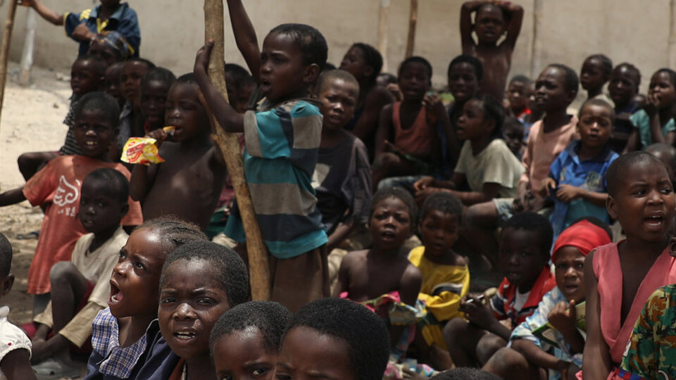 Nijerya'da okula geç kalan öğrenciler çarmıha gerilip kırbaçlandı