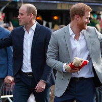 Dünyanın izlediği düğüne feminist imzası! Kraliyet, hangi ilkleri yaşadı?