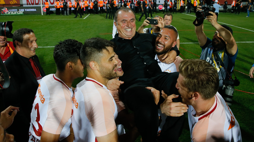 Galatasaray'dan şampiyonluk tişörtü!