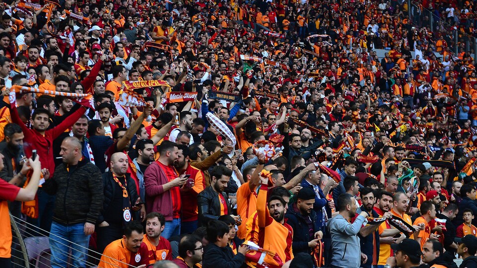 Galatasaray taraftarı şampiyonluğa hazır!