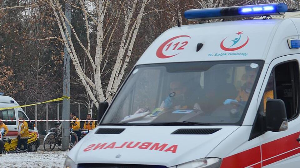 Asansör yere çakıldı! Yaralılar var