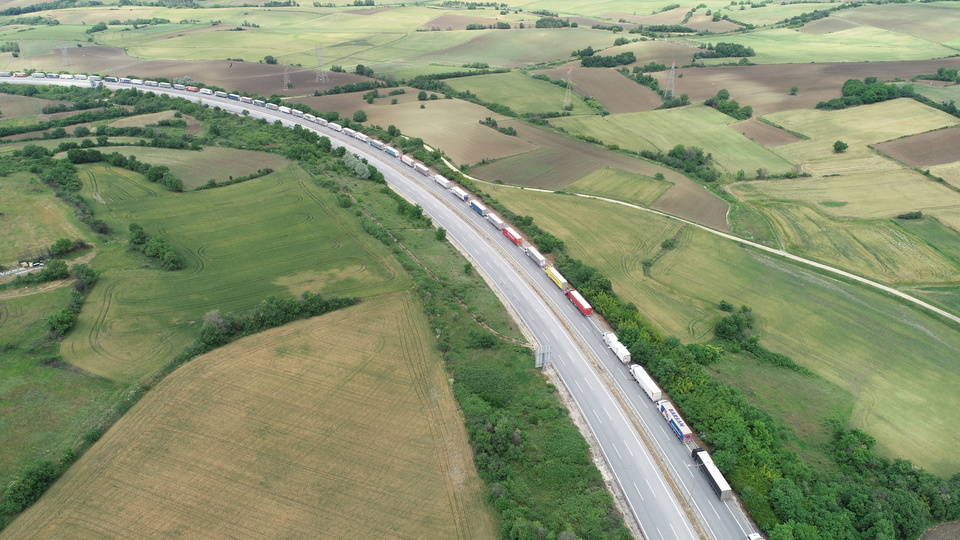 TIR'cıların çilesi büyüyor! 30 km'ye çıktı