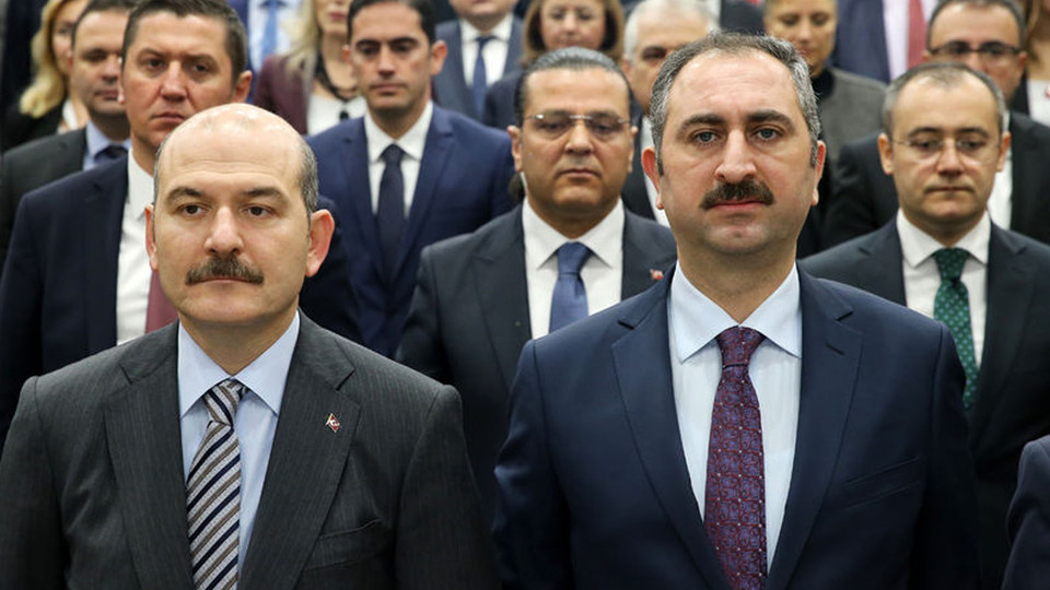 İçişleri Bakanlığı ve Adalet Bakanlığından FETÖ'ye yönelik "kırmızı bülten" açıklaması