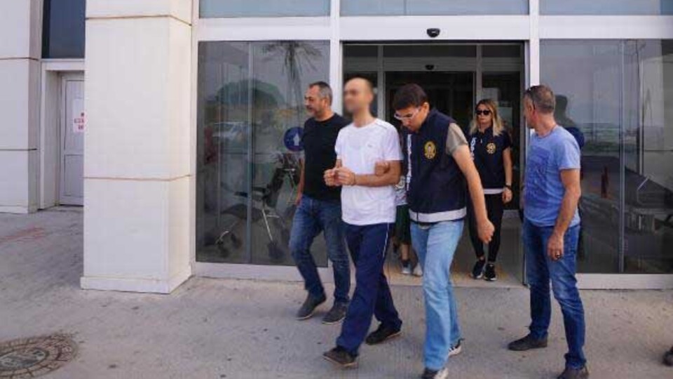 FETÖ üyesi eski kaymakam yurt dışına kaçmak isterken yakalandı