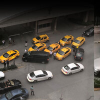 Esenyurt'ta AVM önünde gerginlik! Birden etrafını sardılar!