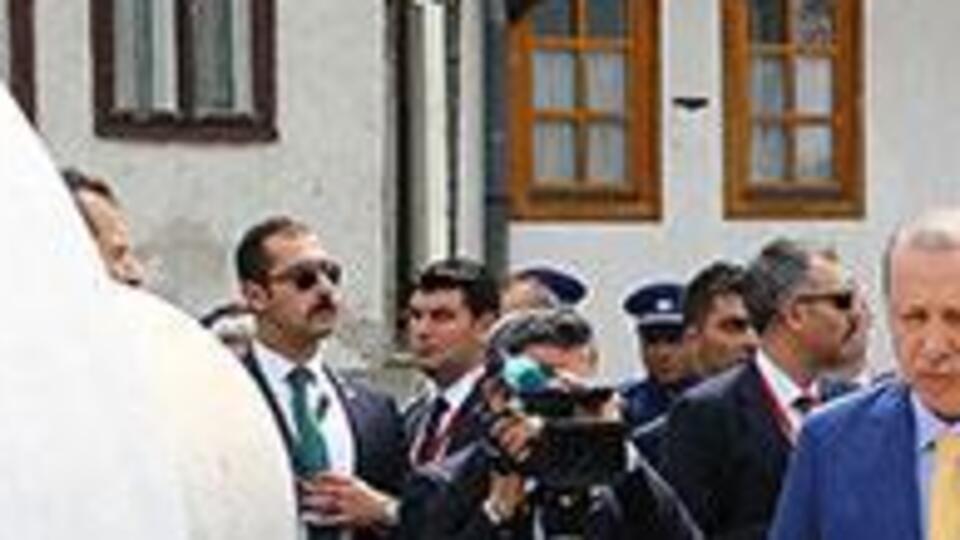 Erdoğan'dan İzetbegovic'in kabrine ziyaret