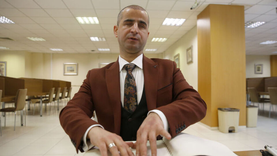 Azmiyle hepimize örnek! 7 yaşında gözlerini kaybetti ama hayata küsmedi!