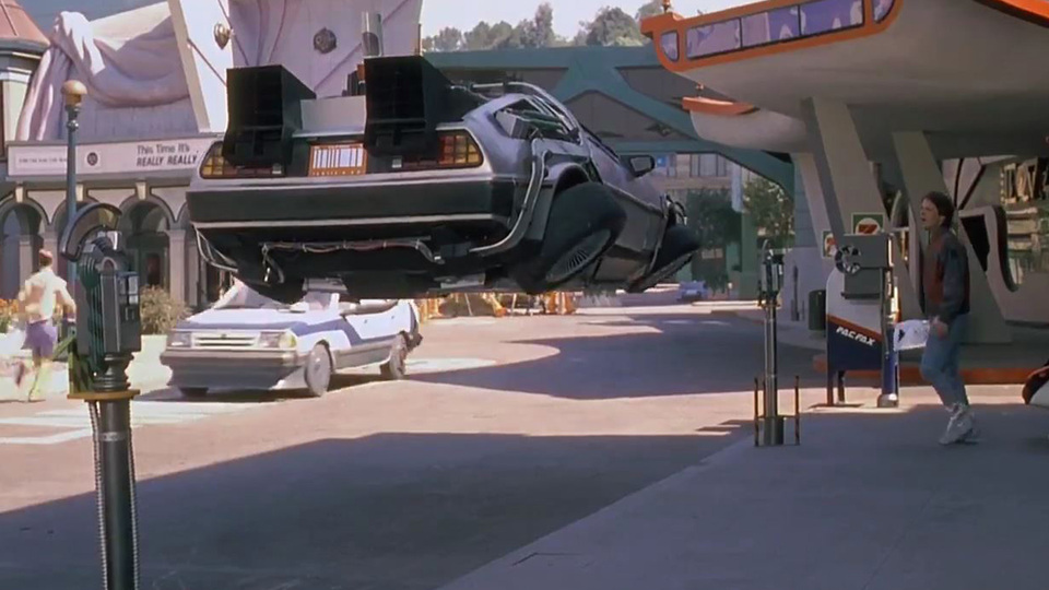 Elon Musk: "Uçan arabalar kafamızı kesebilir!"