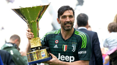 Rekorların kalecisi Buffon