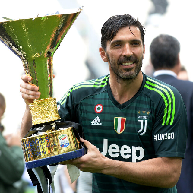Rekorların kalecisi Buffon