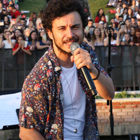 Ünlü şarkıcı her şeyi bırakıp gidiyor