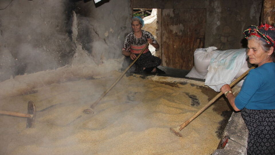 Yer Hakkari! 155 yıllık taş değirmende üretiyorlar