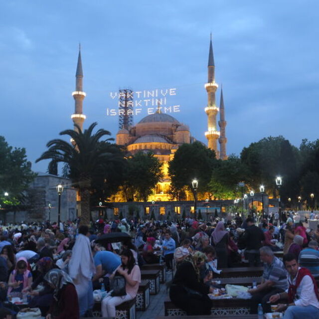 İstanbul'da bugün iftar saat kaçta?