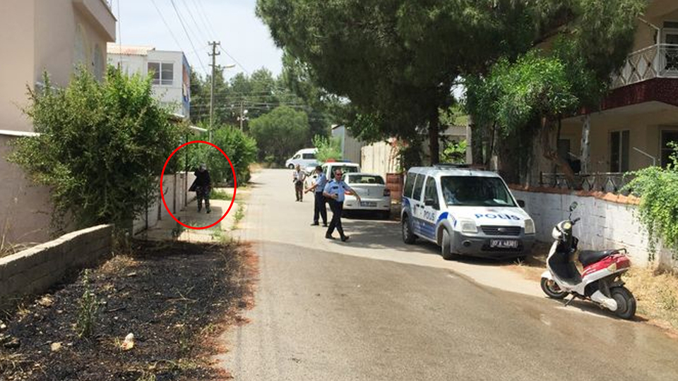 Akıllara durgunluk veren olay! Korkusundan mahalleyi yakıyordu