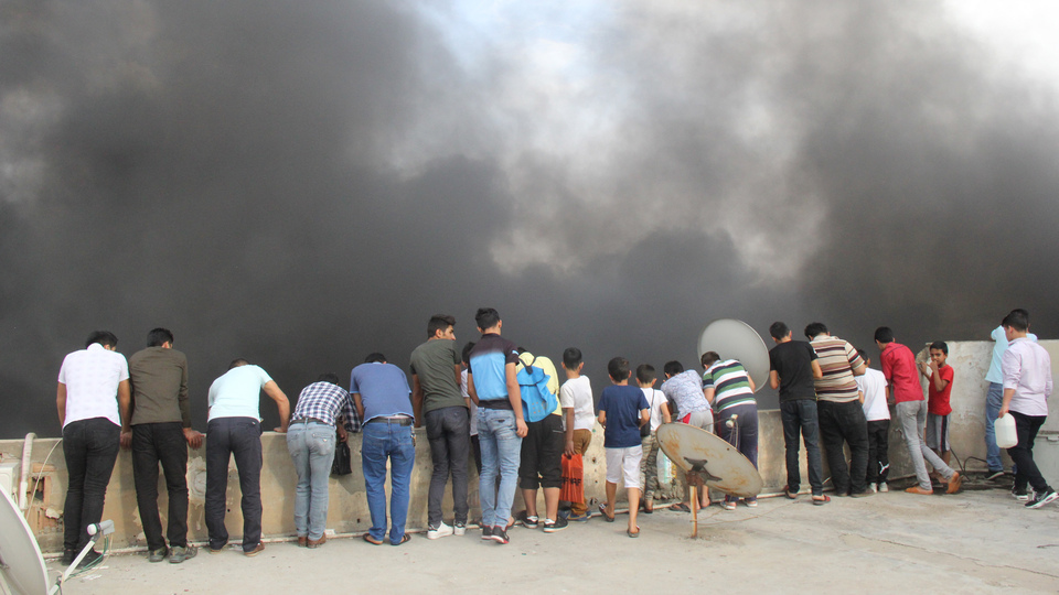 Dumanlar gökyüzünü kapladı! Böyle izlediler