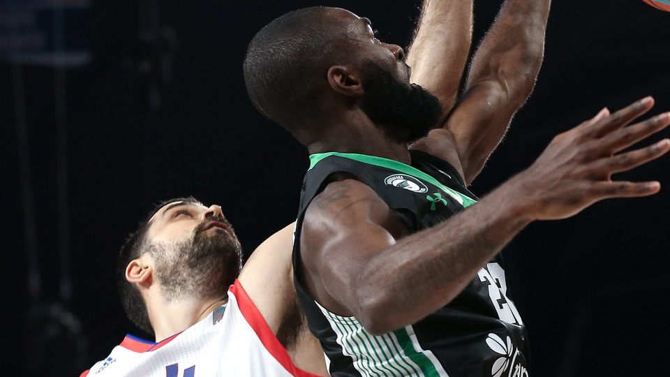 Anadolu Efes, Daçka'yı devirdi