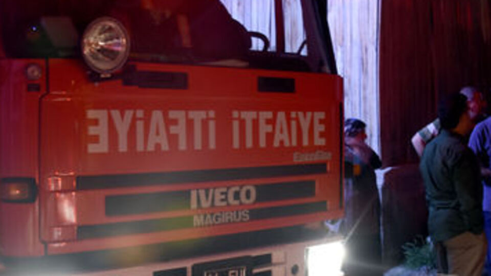 Çocuklarını rehin alan babayı polis ikna etti