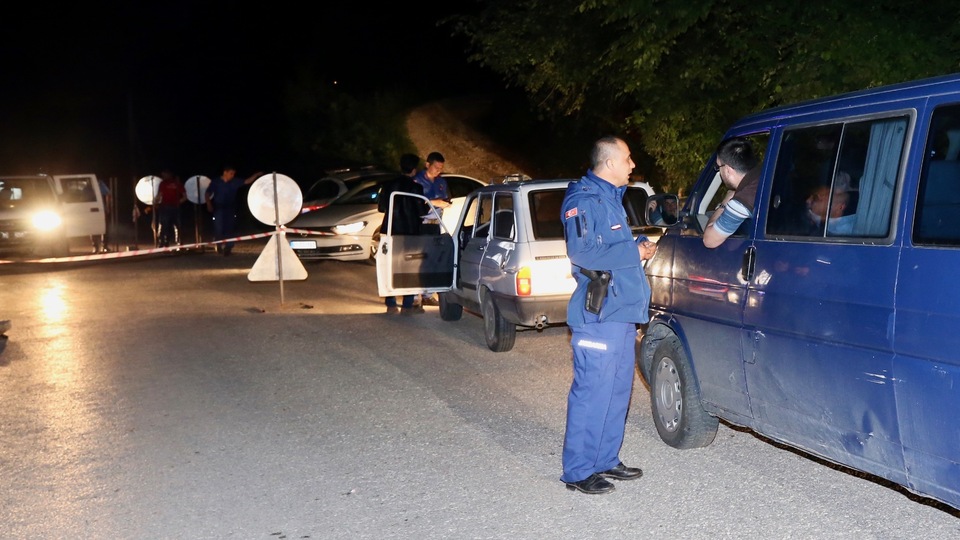 Düzce'de heyelan nedeniyle yollar kapandı