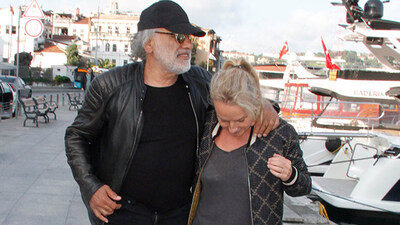 Sarılarak yürüdüler