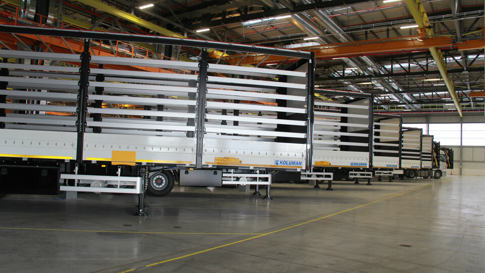 Kendi markası askeri kamyonla savunmaya giriyor