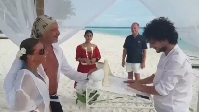 Maldivler'de nikah tazelediler