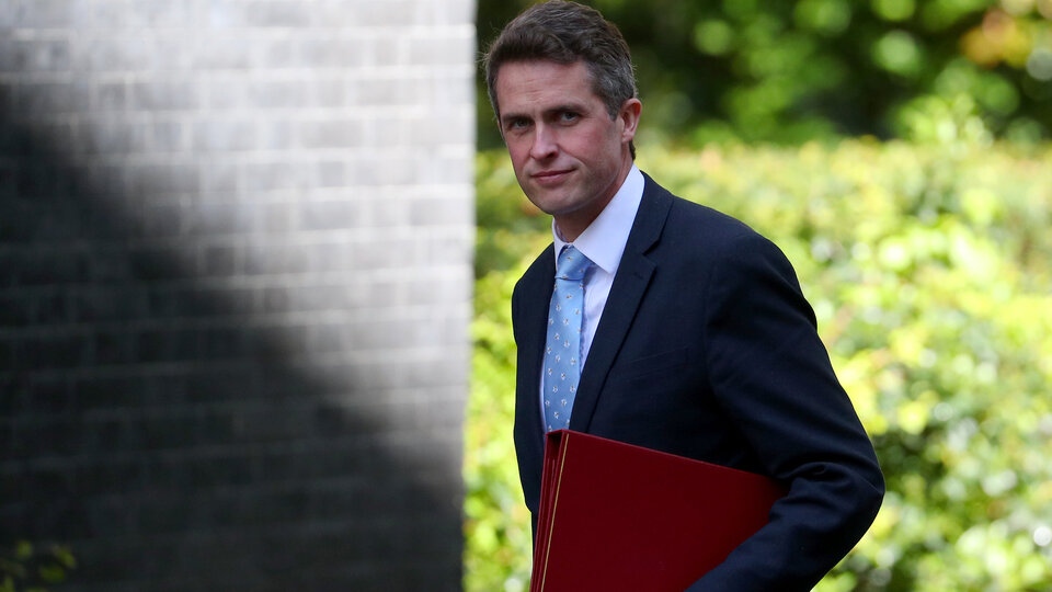 İngiltere Savunma Bakanı: Taliban'la görüşmek gerekiyor