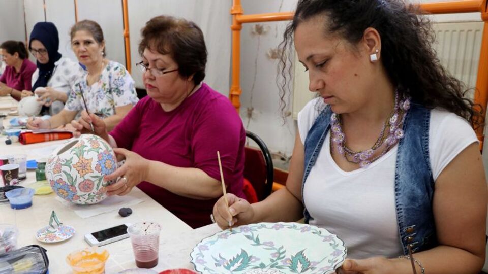 Osmanlı'dan çalınan saray çinilerini yeniden yapıyorlar!