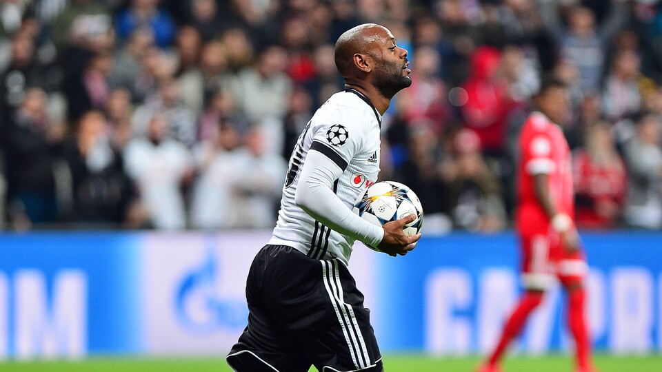 Vagner Love yolcu!