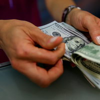 Dolar 4.90 liranın üzerinden döndü