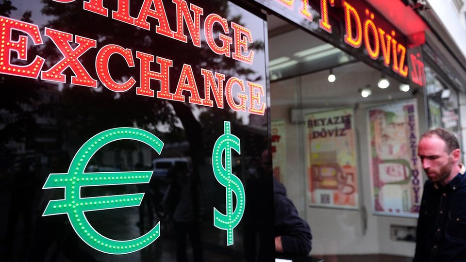 Dolar/TL'de yükseliş sürüyor: Kur şoku nedir, ekonomiyi nasıl etkiler?