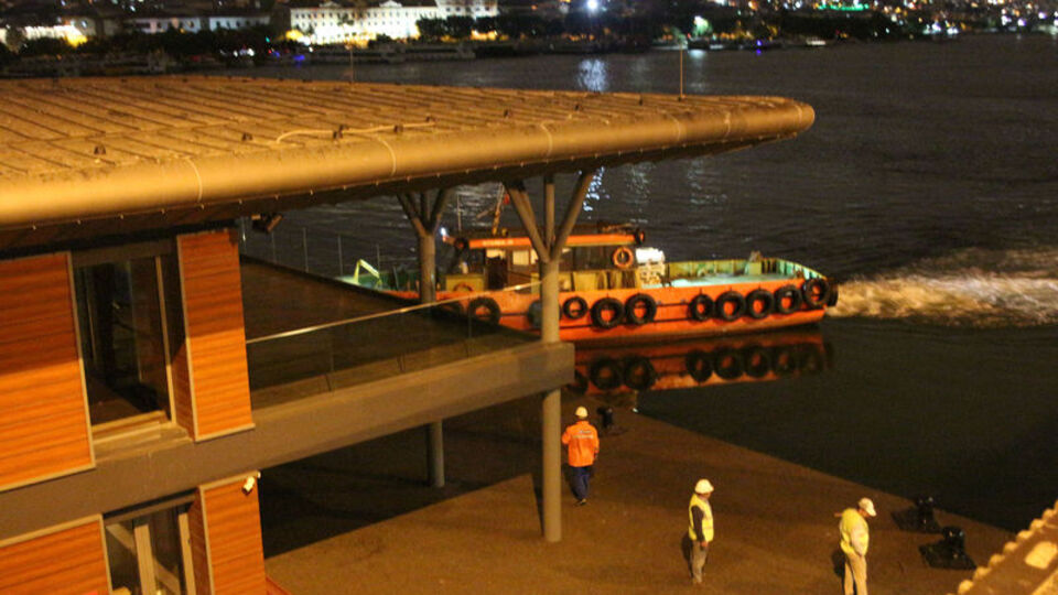 Yeni Karaköy iskelesi yerine yerleştirildi