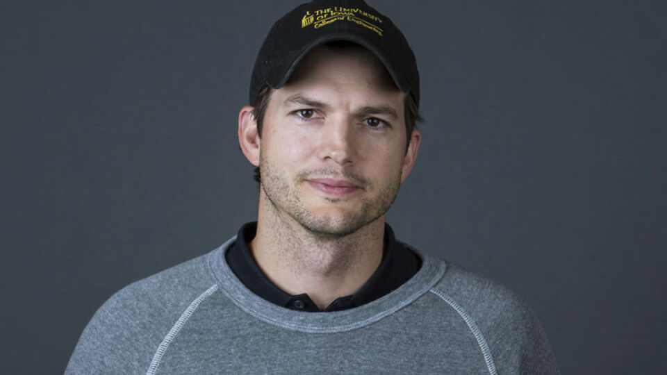 Ashton Kutcher'dan gorillere 4 milyon dolar!