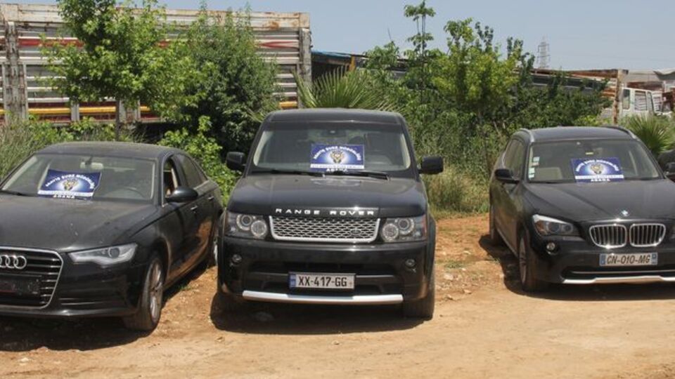 Burası Adana! El koyup sıra sıra dizdiler