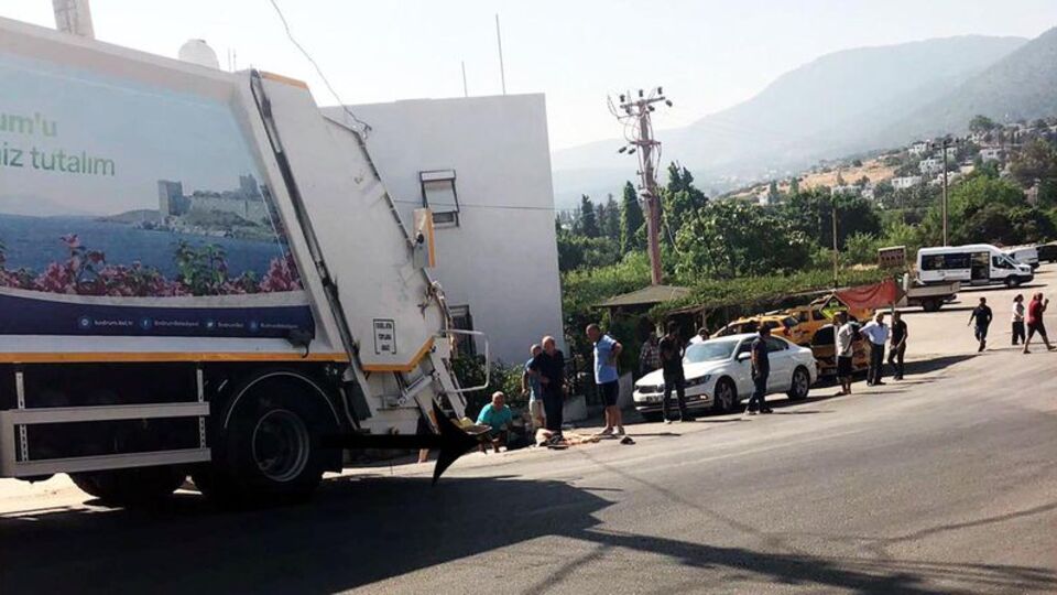 Çöp kamyonunun çarptığı 'ünlülerin mimarı' öldü!