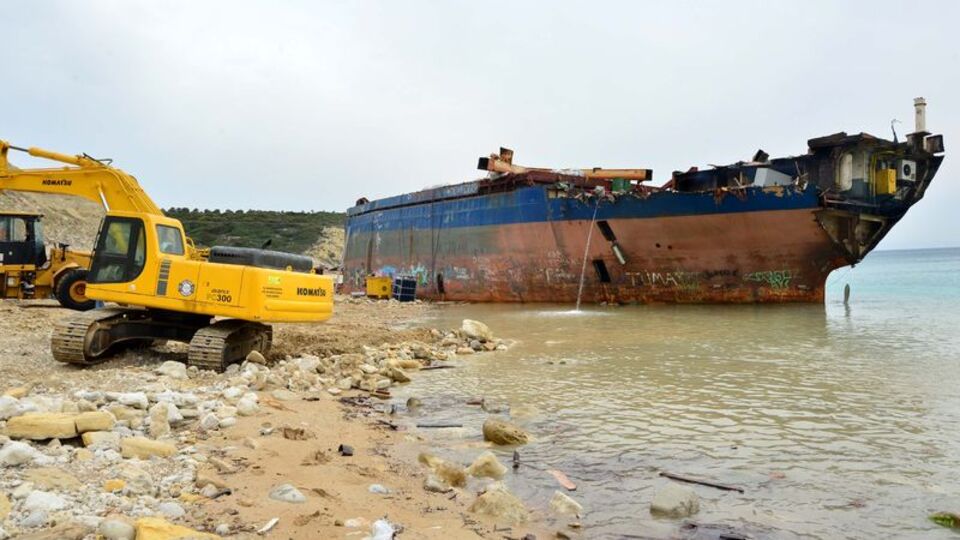4 ay önce karaya oturmuştu! Akıbeti belli oldu